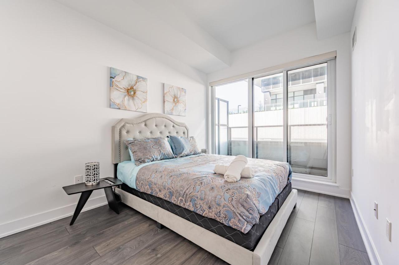 Condo In Parklawn & Lake Shore With Free Parking Close To Airport Toronto Exterior photo